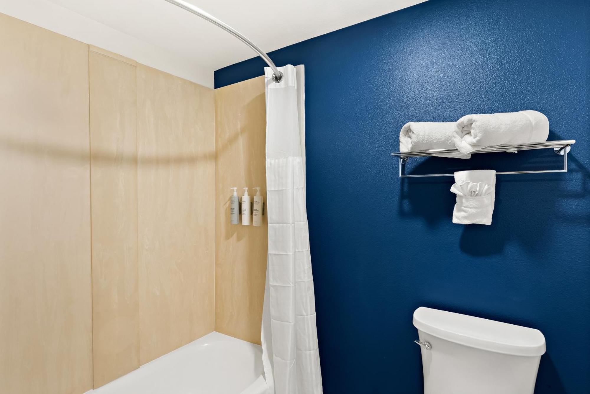 Spark By Hilton Williams Newly Opened 2025 Extérieur photo