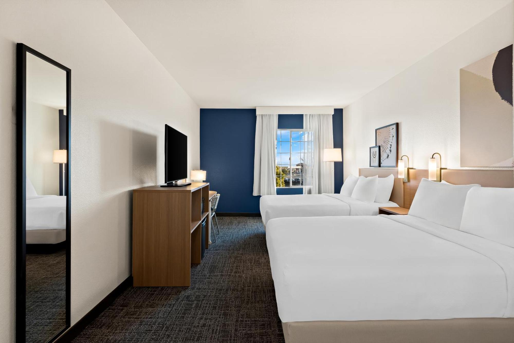 Spark By Hilton Williams Newly Opened 2025 Extérieur photo