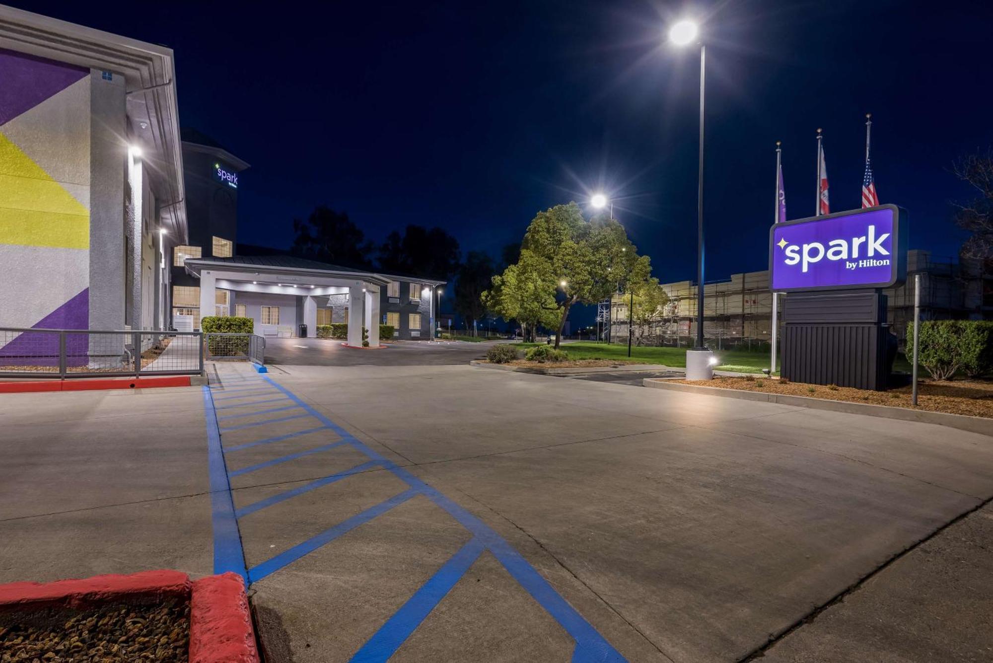 Spark By Hilton Williams Newly Opened 2025 Extérieur photo