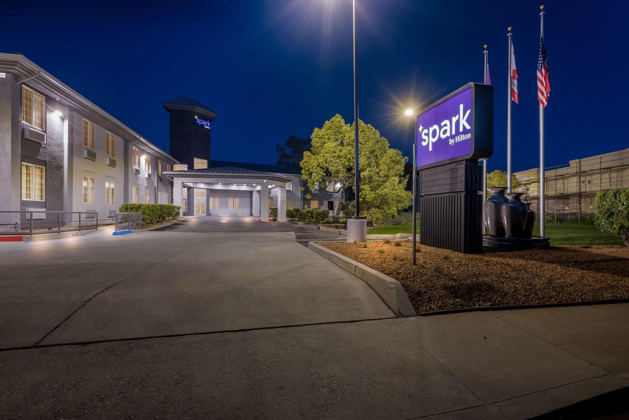 Spark By Hilton Williams Newly Opened 2025 Extérieur photo
