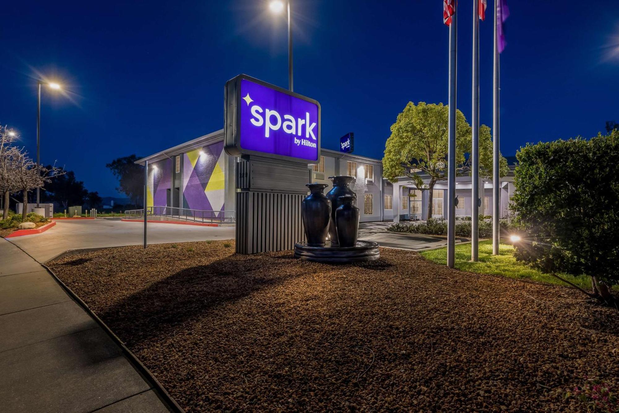 Spark By Hilton Williams Newly Opened 2025 Extérieur photo