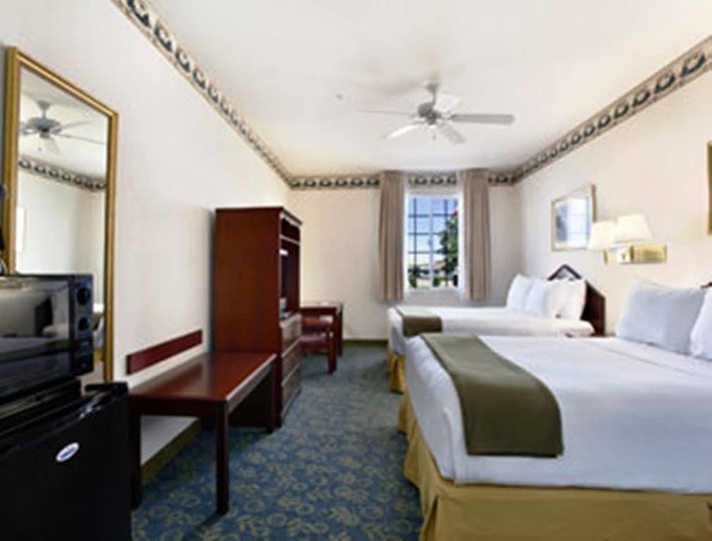 Spark By Hilton Williams Newly Opened 2025 Extérieur photo